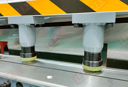 镭射光线剪切对照系统